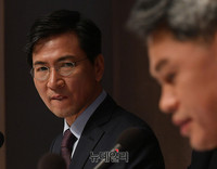 [포토] 관훈토론회 참석한 안희정 충남지사