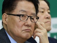 [포토] 생각에 잠긴 국민의당 박지원 대표