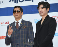 [포토] 세월호 배지 단 박준형