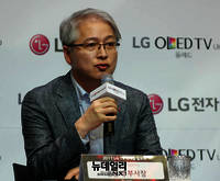 [포토] LG TV 신제품 발표회, 질문받는 권봉석 부사장