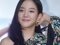 [포토] 보형, 과감한 원숄더 패션