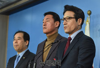 [포토] 기자회견 갖는 바른정당 정병국