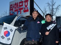 [포토] 탄핵무효 기자회견 참석한 변희재 