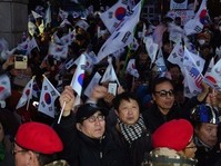 [포토] 늦은 시간까지 이어진 태극기행렬