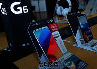 [포토] LG전자 풀비전 디스플레이 전략 스마트폰 'G6' 공개