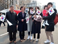 [태극기집회] 태극기들고 한자리 모인 가족