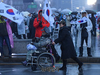 [태극기집회] 애국가 부르며 태극기집회 마무리