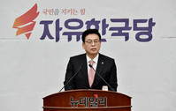 [포토] 자유한국당 의원총회, 발언하는 정우택 원내대표