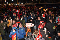 [포토] 행진하는 촛불집회 참가자들