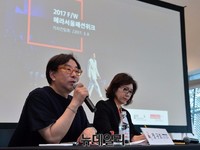 [포토] 질문에 답하는 정구호 서울패션위크 총감독