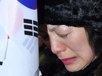 [포토] 애국가 부르며 흘리는 눈물