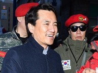 [태극기집회] 헌재 앞 찾은 김진태 