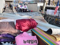 [포토] 철야집회 이어 