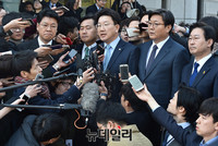 [포토] 소회 밝히는 국회 탄핵소추위원들