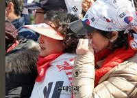 [태극기집회] 탄핵 인용에 눈물 흘리는 시민들
