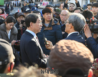 [포토] 촛불집회 앞둔 광화문 광장 찾은 박원순