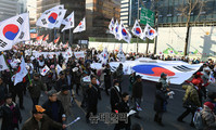 [태극기집회] 서울광장서 을지로방향으로 '탄핵무효' 외치며 가두행진