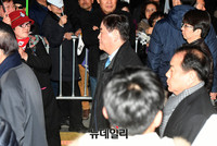 [포토] 박근혜 전 대통령 사저에 도착한 최경환-이우현 의원