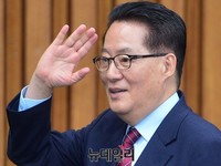 [포토] 탄핵인용 후 첫 연석회의 참석한 박지원 국민의당 대표