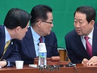 [포토] 국민의당 연석회의, 논의하는 박지원-주승용-박주선