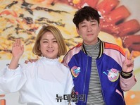 [포토] 편의점을털어라 박나래-딘딘, 유쾌한커플