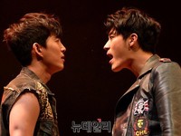 [포토] 현대인의 외로움 담은 연극 '나쁜자석'