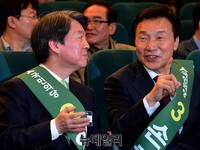 [포토] 국민의당 예비경선, 대화하는 안철수-손학규