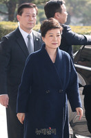 [포토] 검찰출석한 朴 전 대통령 