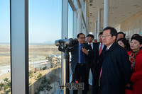 [포토] 새만금 부지 살펴보는 홍준표 예비후보