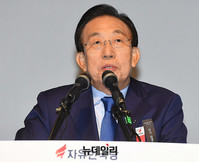 [포토] 비전밝히는 김관용 예비후보