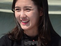 [포토] 배우 남보라, 일일 모금가로 변신