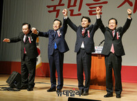 [포토] 부산서 손잡은 한국당 대선후보