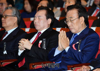 [포토] 생각하는 김관용 예비후보