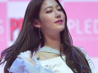 [포토] 머리넘기는 프리스틴 레나