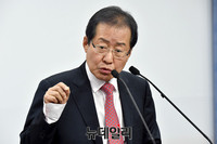 [포토] 검찰개혁 관련 공약발표하는 홍준표 경남지사