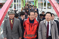 [포토] 정동진 모래시계 공원 찾은 홍준표