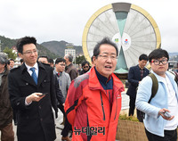 [포토] 강릉 정동진 찾은 홍준표 대선주자