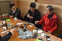 [포토] 강릉 정동진서 기자간담회 갖는 홍준표