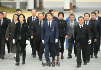 [포토] 국립현충원 찾은 김진태 예비후보