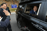 [포토] 국립현충원 찾아 참배 마친 김진태