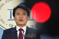 [포토] 공약 발표하는 자유한국당 김진태 의원