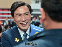 [포토] 더불어민주당 호남경선, 악수하는 안희정