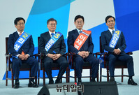 [포토] 더불어민주당 호남경선, 발표 기다리는 후보들