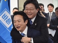 [포토] 유승민 업은 남경필