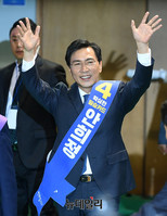 [포토] 충청권역 선출대회, 입장하는 안희정