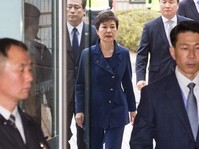 [포토] 구속영장 실질심사 위해 법원 출석한 朴 전 대통령