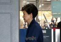 [포토] 서울중앙지법 출석한 박근혜 전 대통령