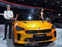 [2017서울모터쇼] 기아차, 퍼포먼스세단 스팅어 첫 공개