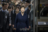 [포토] 영장실질심사 마친 박 前 대통령... 중앙지검서 대기