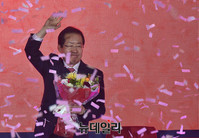 [포토] 자유한국당 대선후보로 선출된 홍준표 경남지사